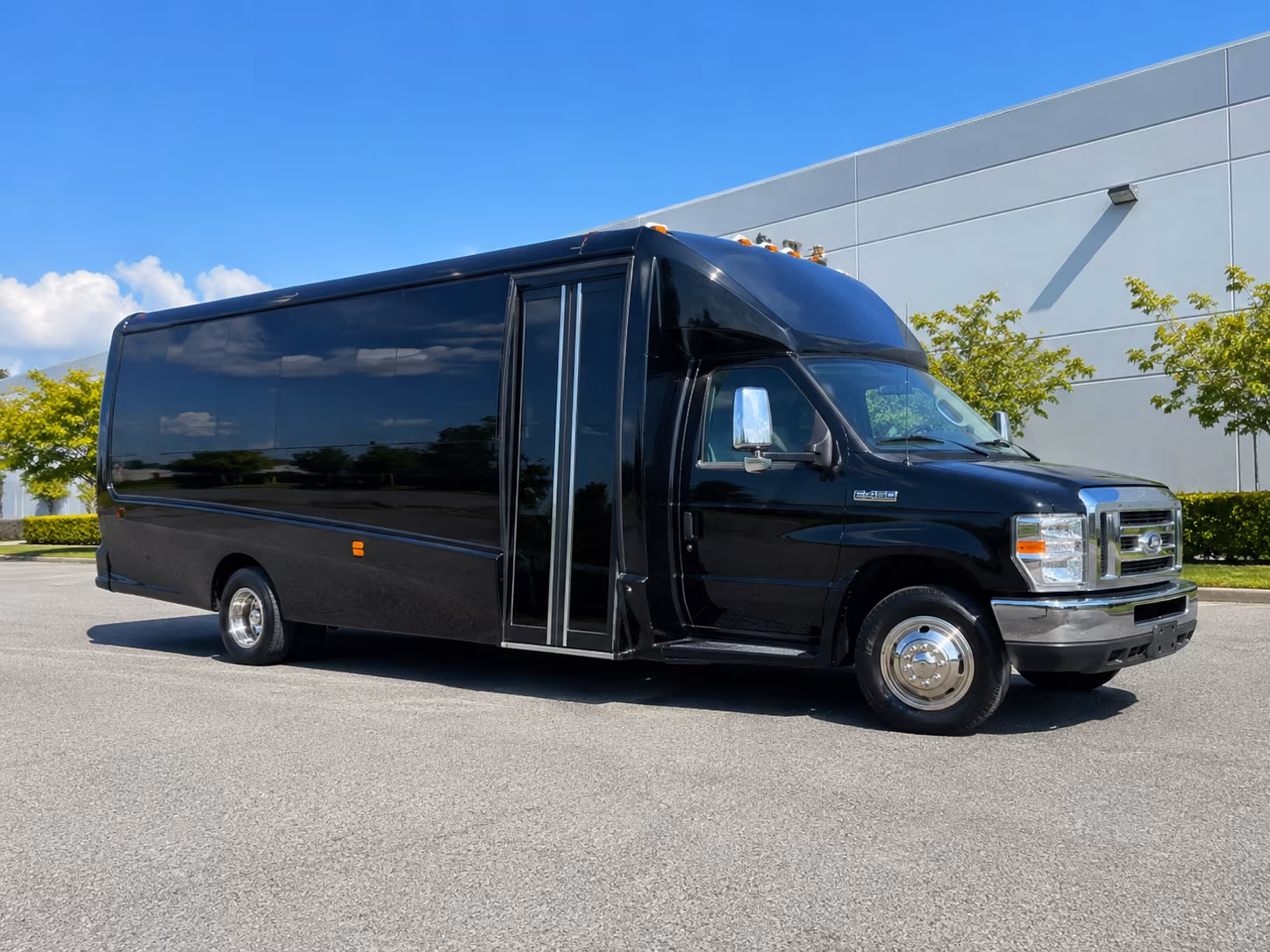 Columbia Winery Tour & Pub Crawl Transportation party bus exterior